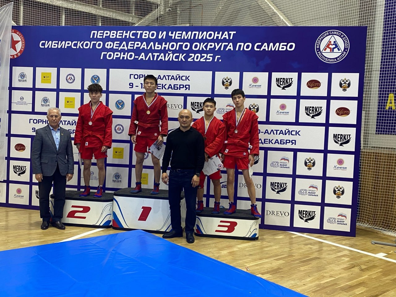 Самбисты из Тувы завоевали золото и бронзу на первенстве Сибири в Горно-Алтайске Самбисты из Тувы завоевали золото и бронзу на первенстве Сибири в Горно-Алтайске