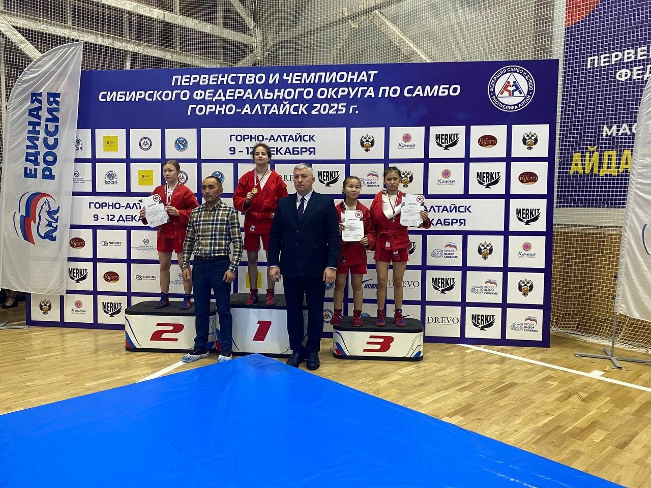 Самбисты из Тувы завоевали золото и бронзу на первенстве Сибири в Горно-Алтайске Самбисты из Тувы завоевали золото и бронзу на первенстве Сибири в Горно-Алтайске