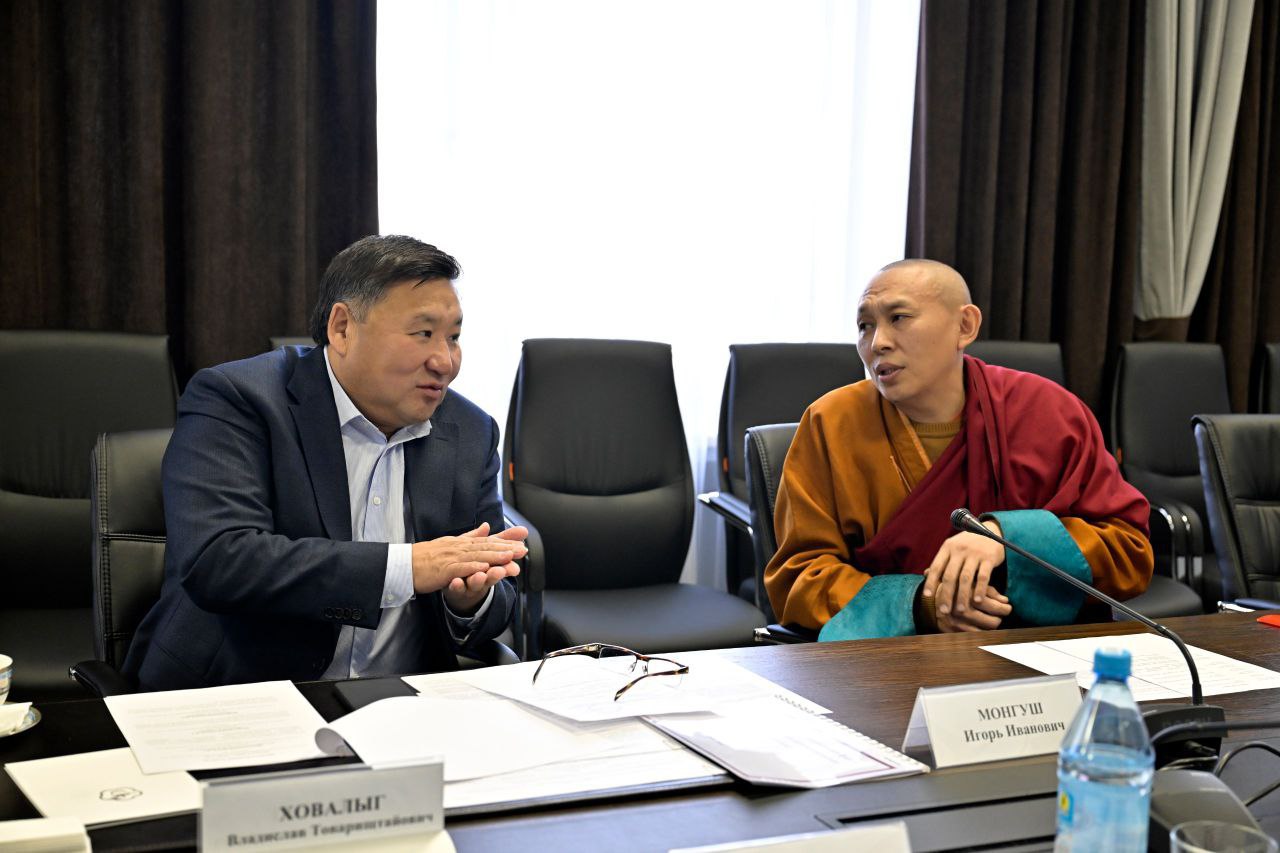 Глава Тувы обсудил с учёными, представителями духовенства и органов власти программу IV Международного буддийского форума Глава Тувы обсудил с учёными, представителями духовенства и органов власти программу IV Международного буддийского форума