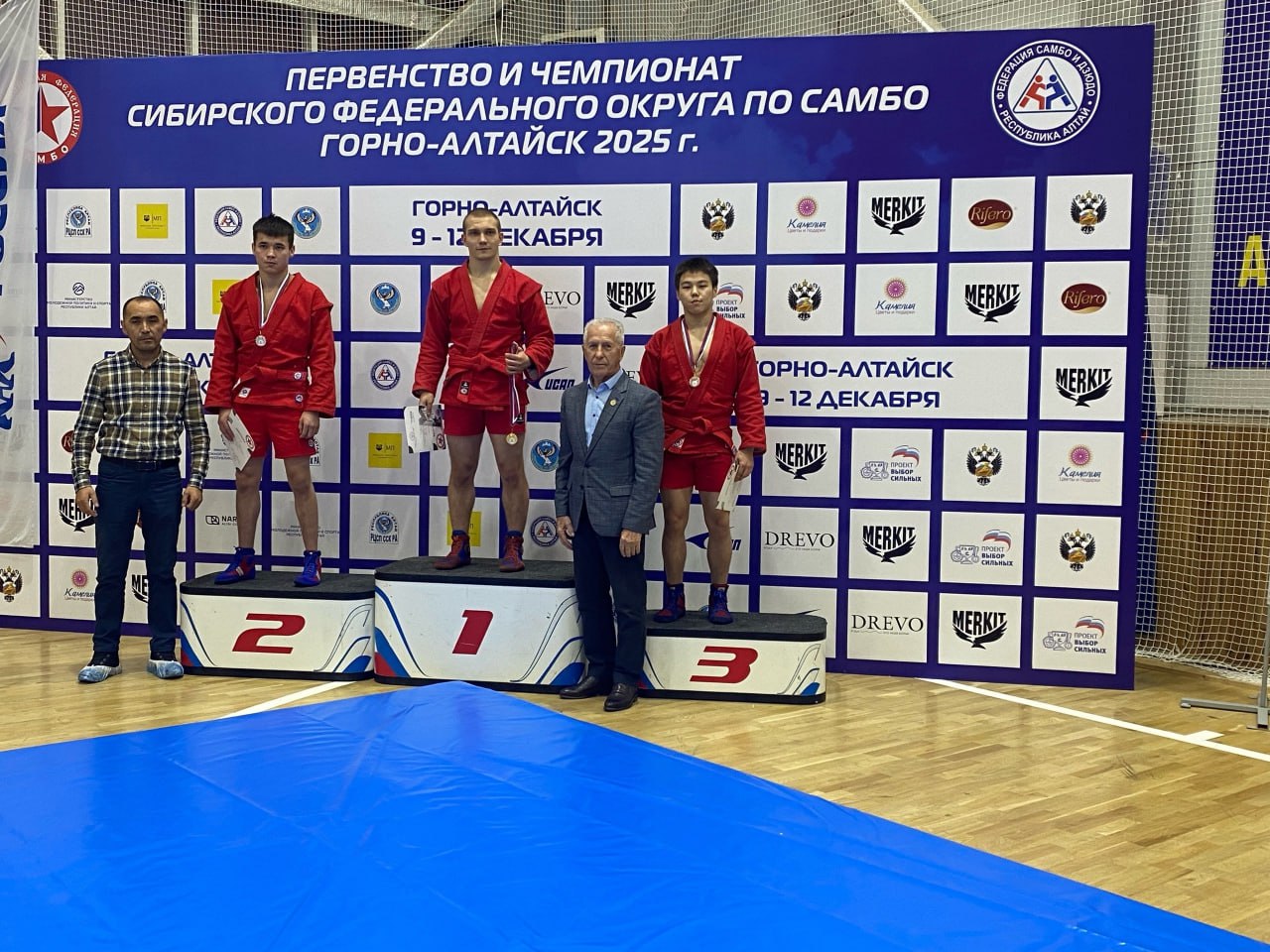 Самбисты из Тувы завоевали золото и бронзу на первенстве Сибири в Горно-Алтайске Самбисты из Тувы завоевали золото и бронзу на первенстве Сибири в Горно-Алтайске