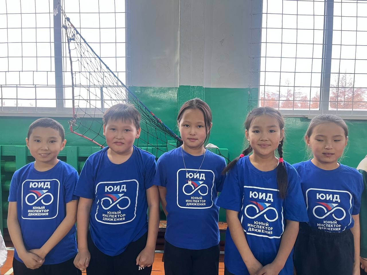 Школьников Дзун-Хемчика посвятили в ряды юных инспекторов движения Школьников Дзун-Хемчика посвятили в ряды юных инспекторов движения