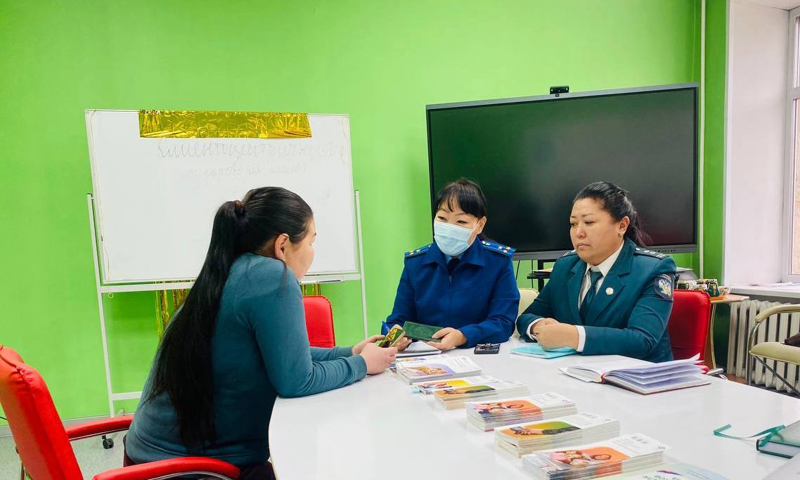 Прокурор Улуг-Хемского района Айлана Ондар провела личный прием граждан по вопросам защиты социальных прав участников специальной военной операции и членов их семей Прокурор Улуг-Хемского района Айлана Ондар провела личный прием граждан по вопросам защиты социальных прав участников специальной военной операции и членов их семей