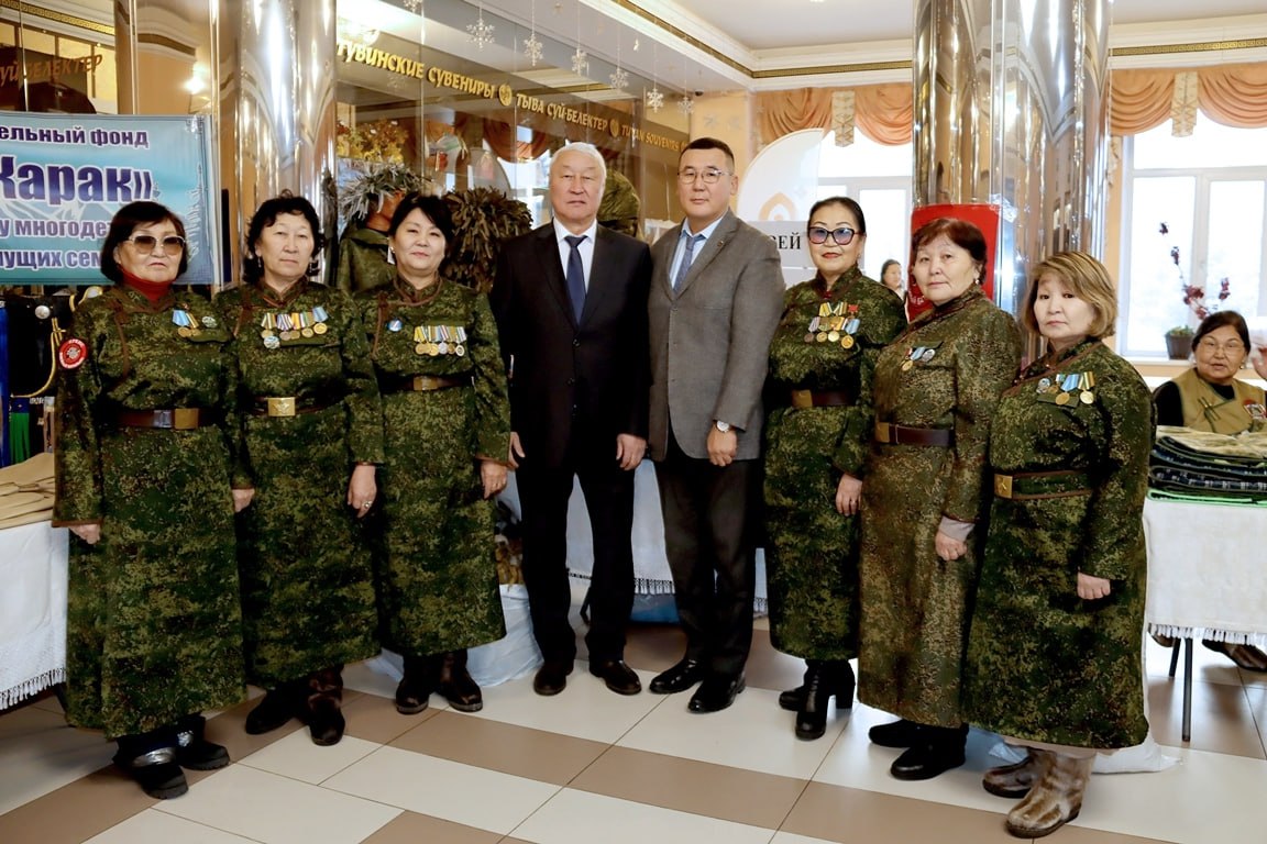 В Кызыле идет ярмарка продукции участников СВО и их семей «Выбирай СВОе»