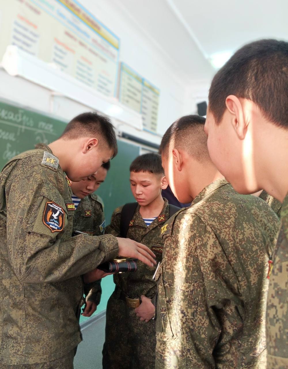 Езулуг эр кижи – кымыл ол? Езулуг эр кижи – кымыл ол?