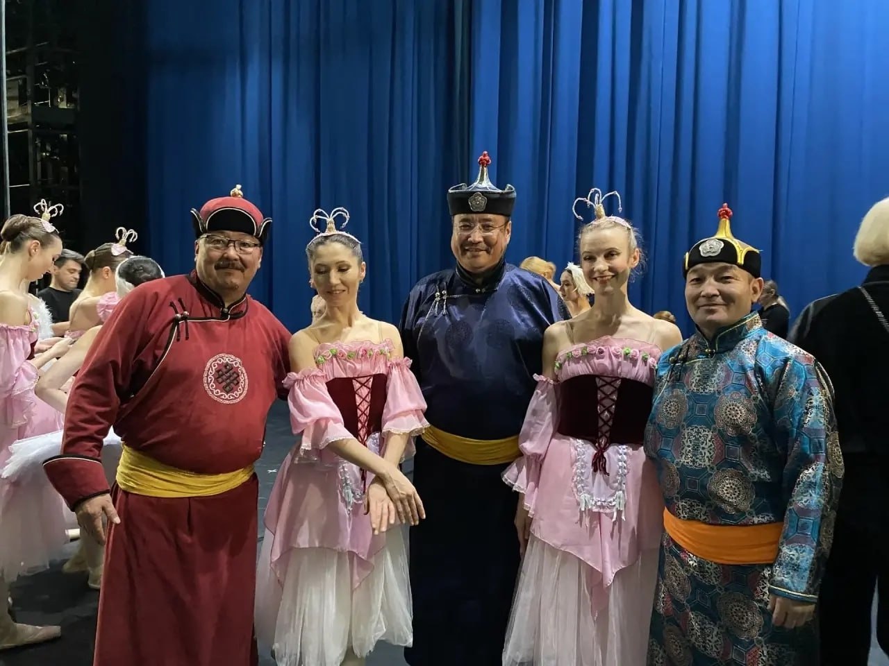 Сотрудники Центра тувинской культуры приняли участие в балетном спектакле «Бал сказок» в Санкт-Петербурге