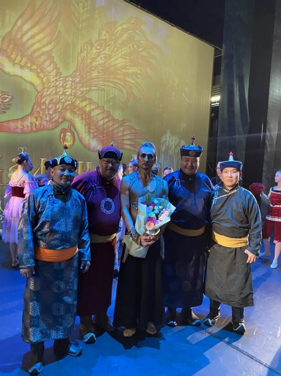 Сотрудники Центра тувинской культуры приняли участие в балетном спектакле «Бал сказок» в Санкт-Петербурге Сотрудники Центра тувинской культуры приняли участие в балетном спектакле «Бал сказок» в Санкт-Петербурге