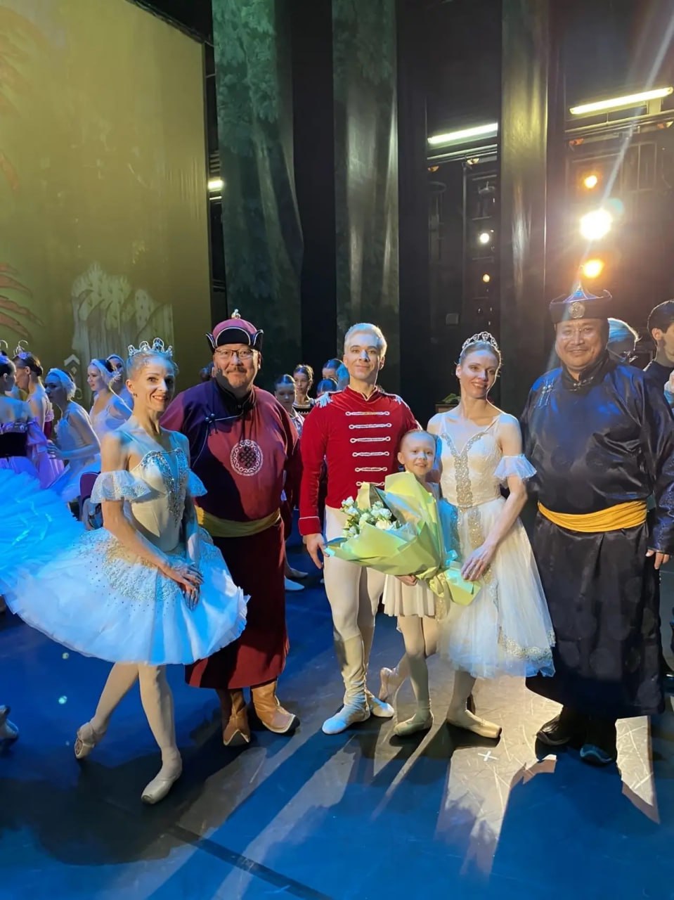 Сотрудники Центра тувинской культуры приняли участие в балетном спектакле «Бал сказок» в Санкт-Петербурге Сотрудники Центра тувинской культуры приняли участие в балетном спектакле «Бал сказок» в Санкт-Петербурге