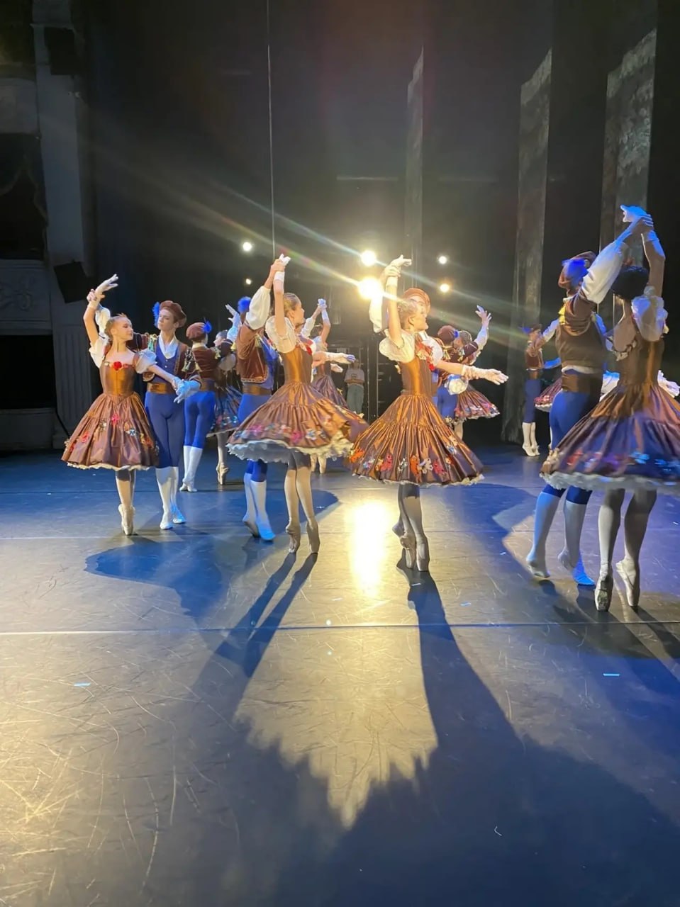 Сотрудники Центра тувинской культуры приняли участие в балетном спектакле «Бал сказок» в Санкт-Петербурге Сотрудники Центра тувинской культуры приняли участие в балетном спектакле «Бал сказок» в Санкт-Петербурге