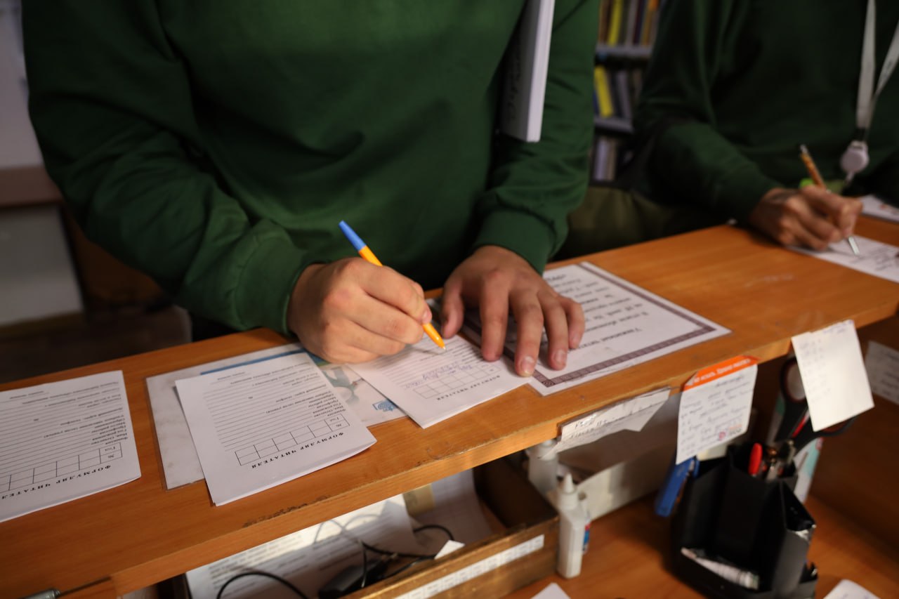 Герои Тувы прикоснулись к культурному наследию республики в Национальной библиотеке Герои Тувы прикоснулись к культурному наследию республики в Национальной библиотеке