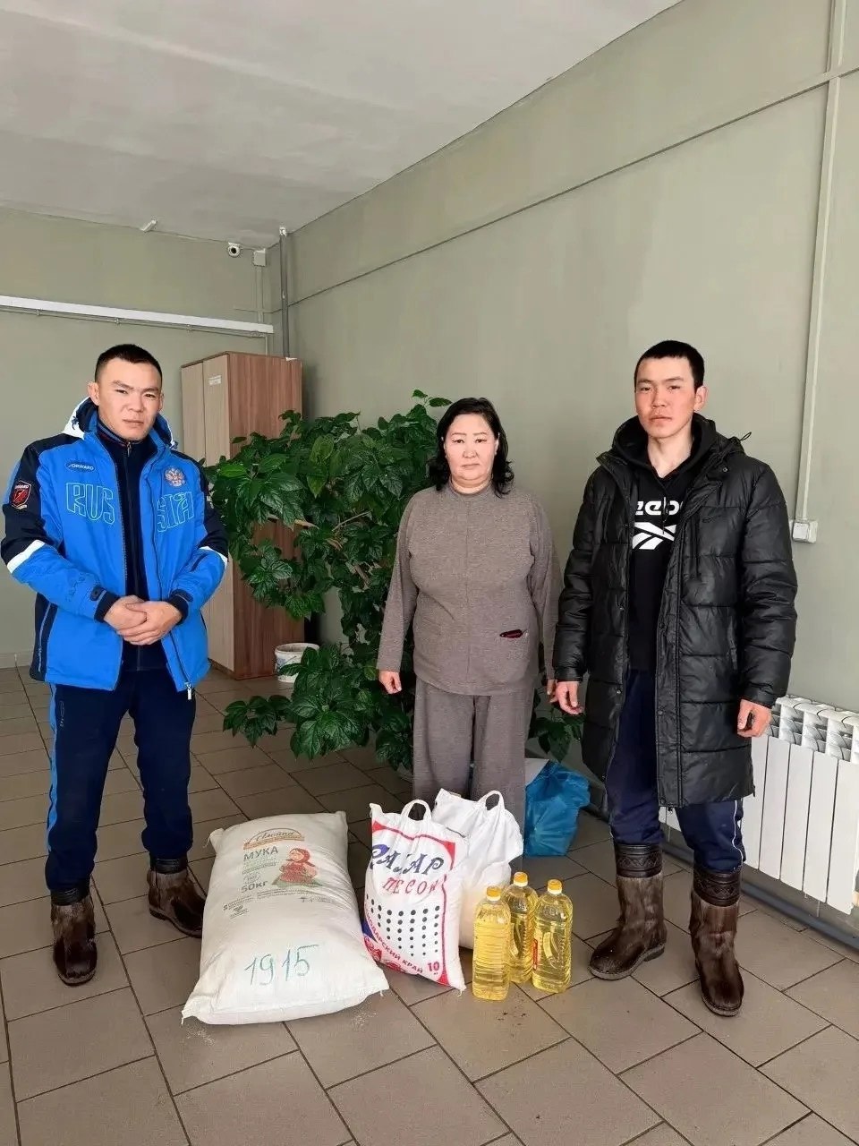 В селе Самагалтай прошла благотворительная акция «Поделись теплом» В селе Самагалтай прошла благотворительная акция «Поделись теплом»