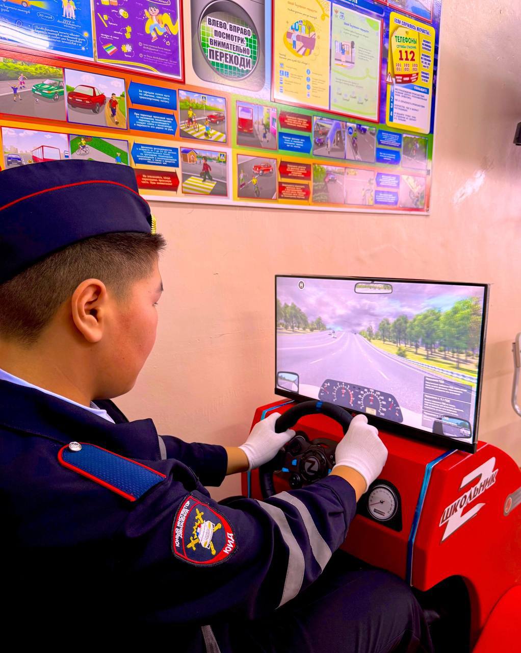 Сотрудники Госавтоинспекции приняли участие в торжественном открытии класса по изучению Правил дорожного движения Сотрудники Госавтоинспекции приняли участие в торжественном открытии класса по изучению Правил дорожного движения