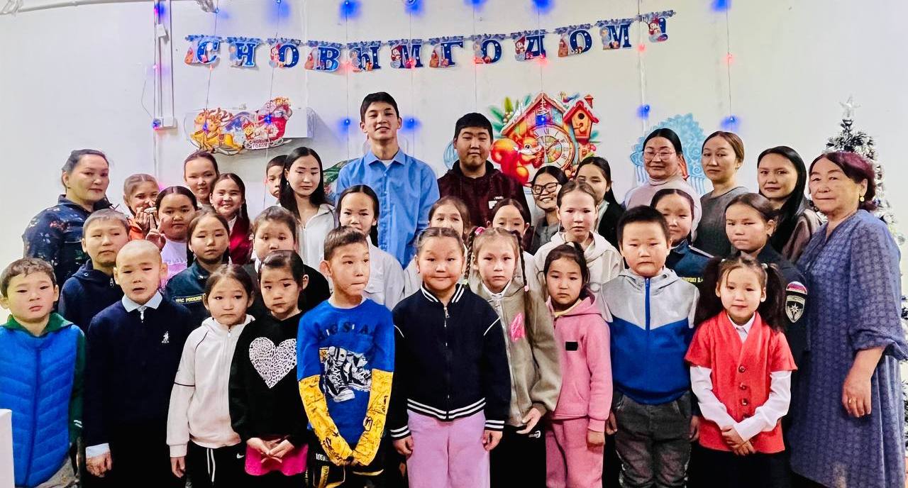 Сотрудники отделения Госавтоинспекции МО МВД России «Дзун-Хемчикский» организовали творческий конкурс «Безопасные дороги» для детей Сотрудники отделения Госавтоинспекции МО МВД России «Дзун-Хемчикский» организовали творческий конкурс «Безопасные дороги» для детей