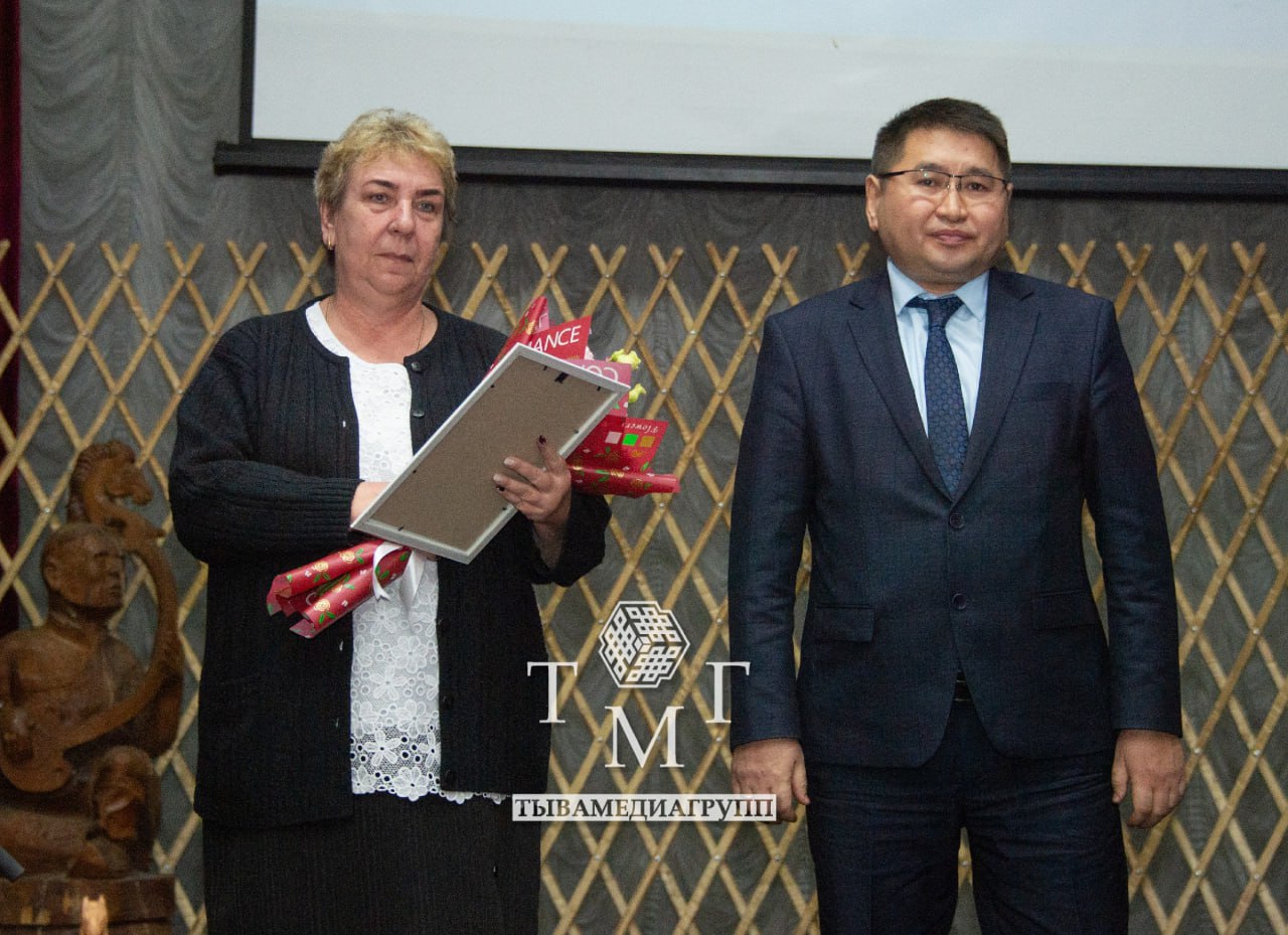 В Туве торжественно отметили 100-летие энергетики Тувы В Туве торжественно отметили 100-летие энергетики Тувы