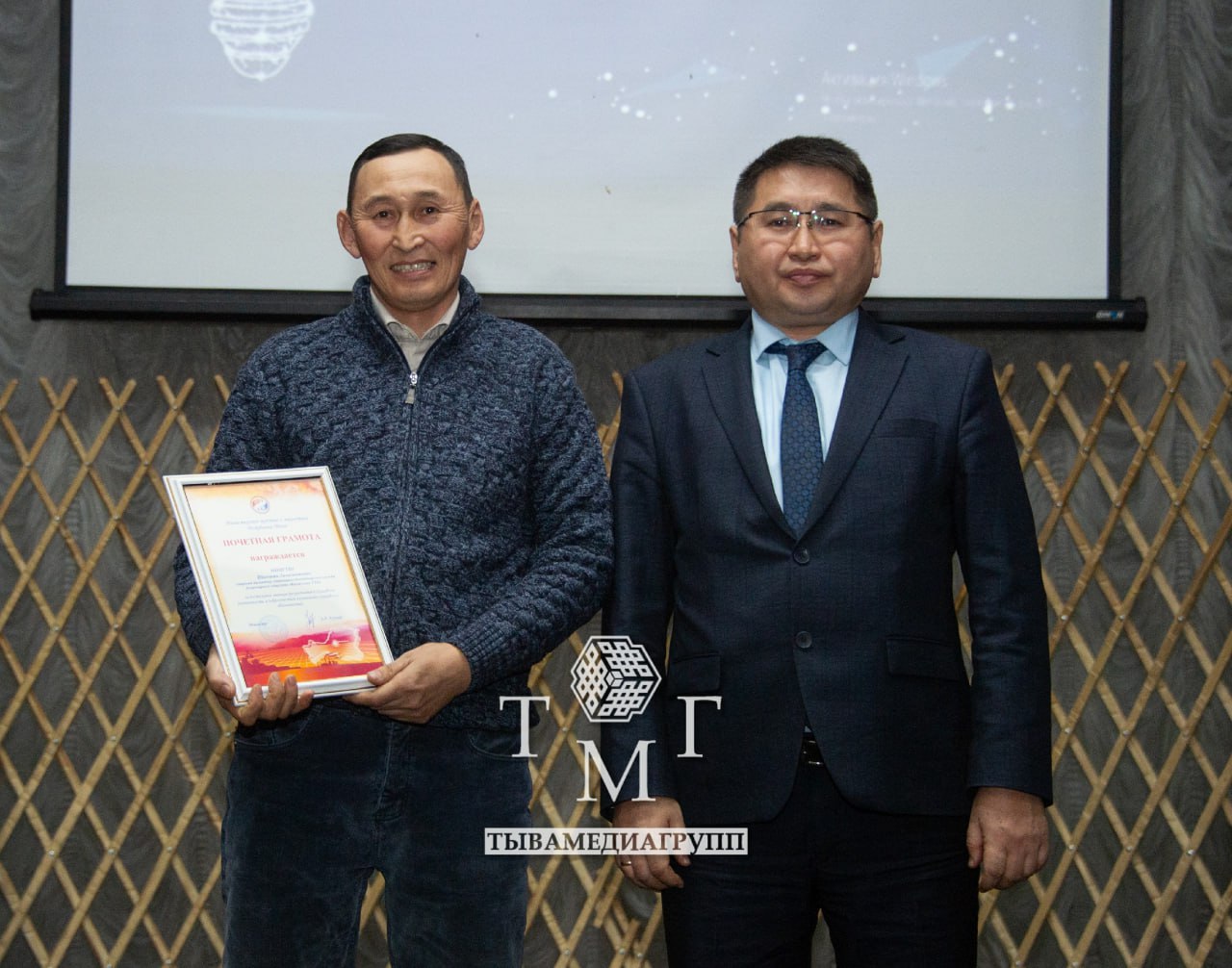 В Туве торжественно отметили 100-летие энергетики Тувы В Туве торжественно отметили 100-летие энергетики Тувы