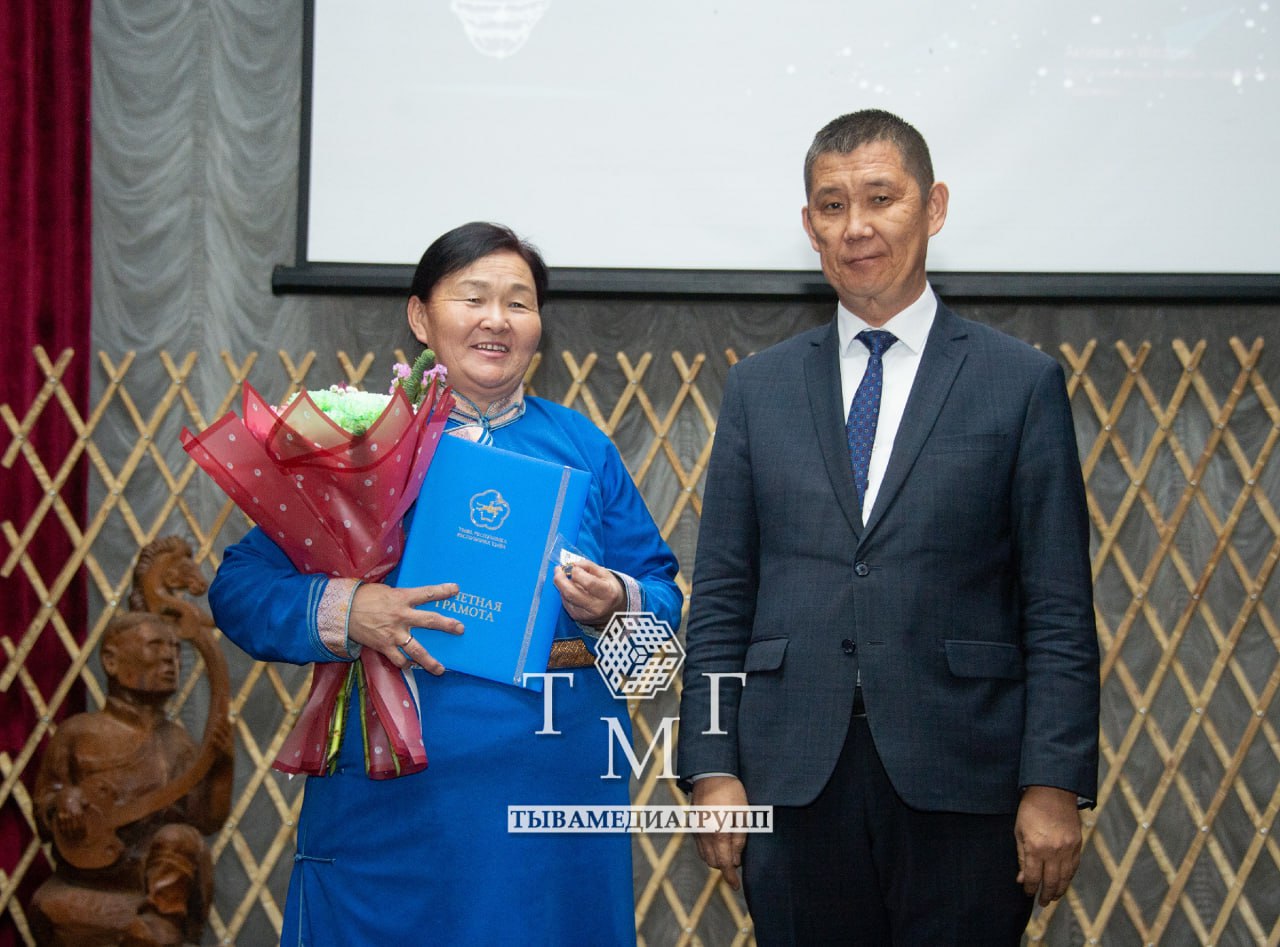 В Туве торжественно отметили 100-летие энергетики Тувы В Туве торжественно отметили 100-летие энергетики Тувы