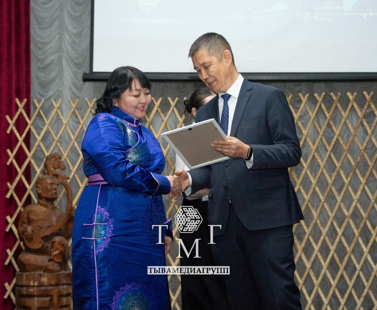 В Туве торжественно отметили 100-летие энергетики Тувы В Туве торжественно отметили 100-летие энергетики Тувы