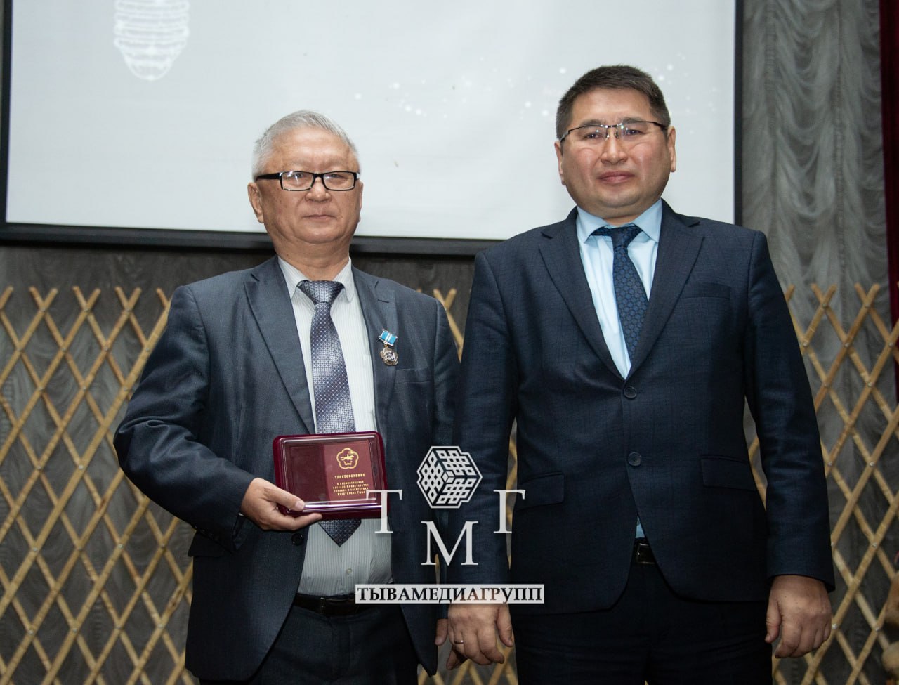 В Туве торжественно отметили 100-летие энергетики Тувы В Туве торжественно отметили 100-летие энергетики Тувы