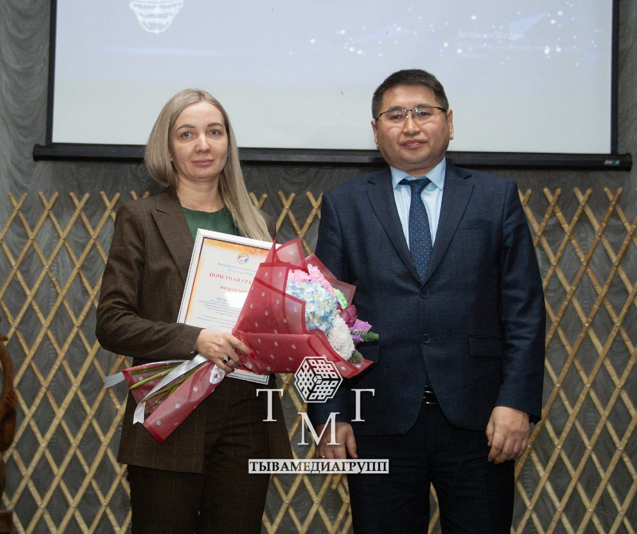 В Туве торжественно отметили 100-летие энергетики Тувы В Туве торжественно отметили 100-летие энергетики Тувы