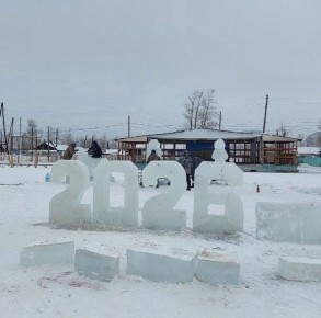 Тээлиде уругларны Х.К. Тойбухаа аттыг уран чурулга школазыны болгаш уругларны немелде редилге тв болур чогаадылга бажыыны ус-шевер ажылдакчылары дош болгаш хар-биле онзагай дрзлерни шеверлеп турарын чагырга чери дынаткан