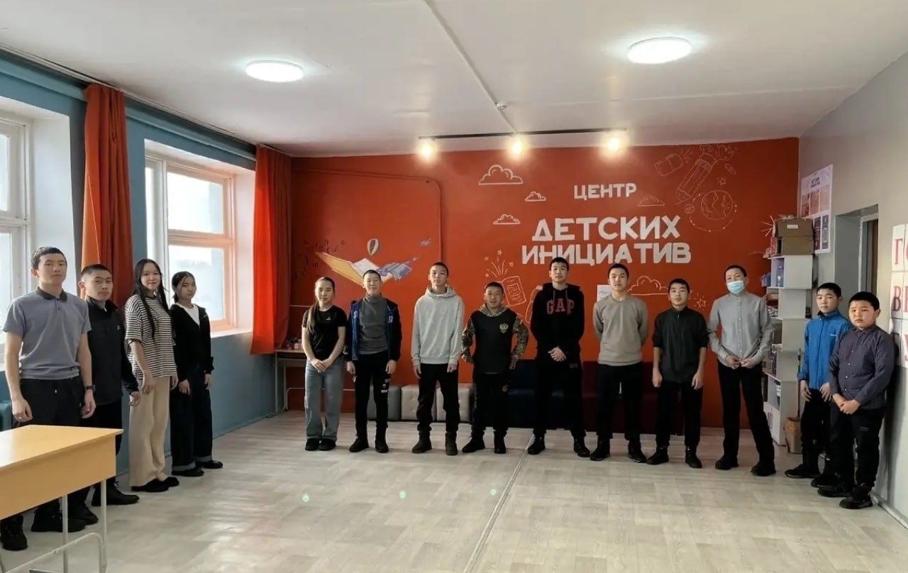 Физика эртеминге мрей школачыларны сонуургалын оттурган Физика эртеминге мрей школачыларны сонуургалын оттурган