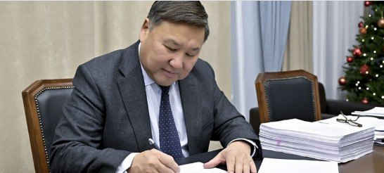 Тываны Баштыы Владислав Ховалыг 2026 чылды болгаш 2028 чылга чедир республика бюджедин бадылаан