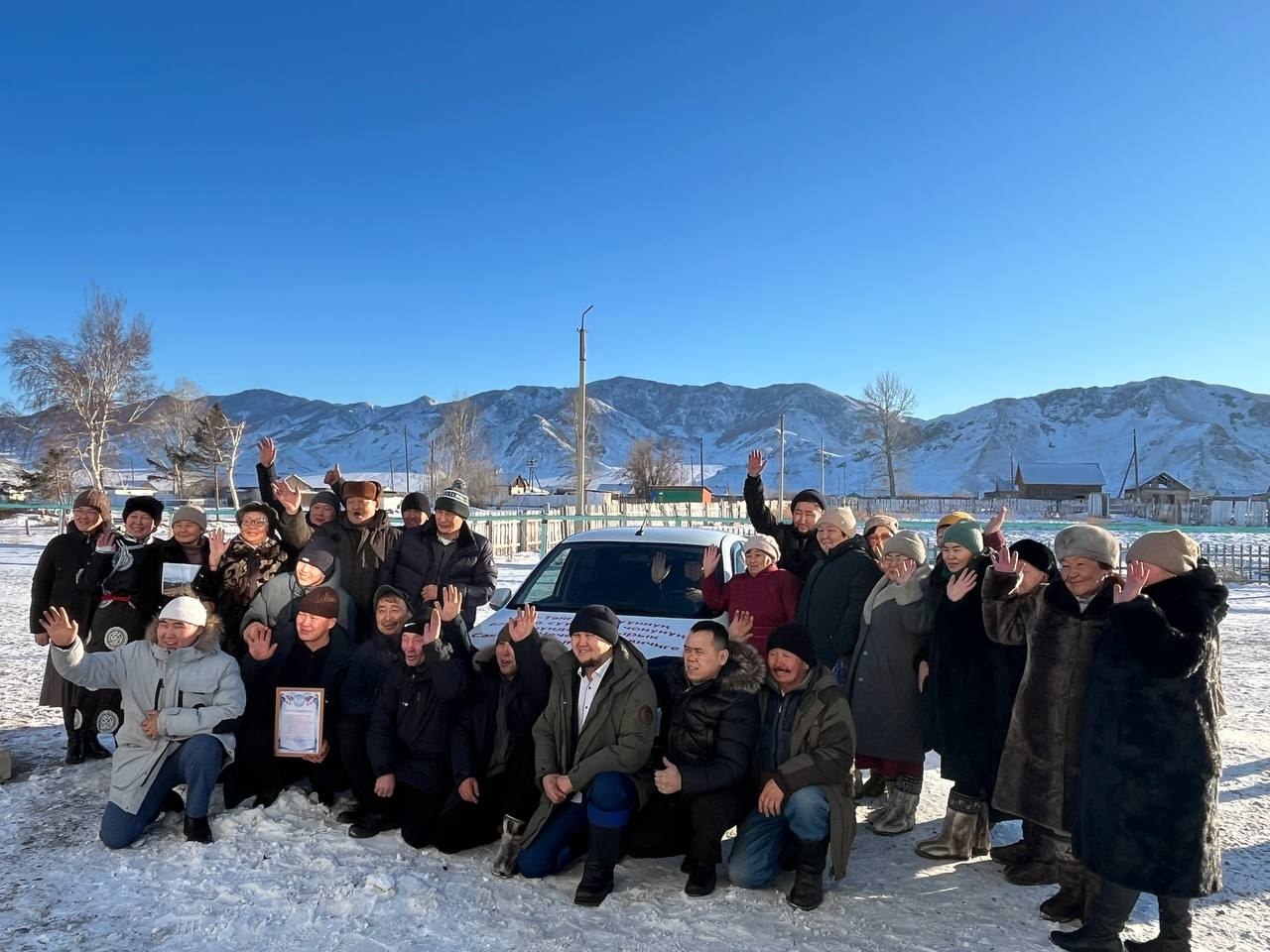 Бай-Талды тлептиг оглунга чиик чычанны белекке берген Бай-Талды тлептиг оглунга чиик чычанны белекке берген