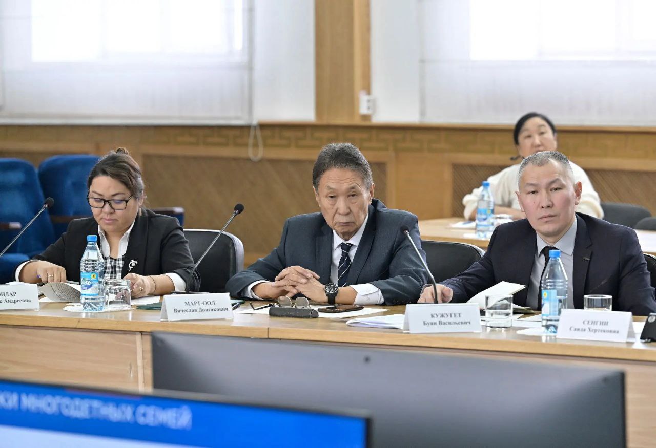 Владислав Ховалыг: «Меры поддержки семей в республике будут расширены» Владислав Ховалыг: «Меры поддержки семей в республике будут расширены»