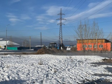 В городе Чадане Дзун-Хемчикского района ведутся работы по устранению последствий выхода наледевых вод на протоке реки Чадан