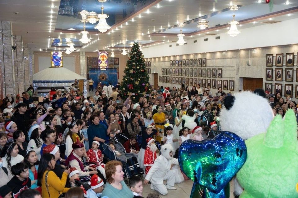 25 декабря в Национальном театре Тувы впервые прошла Ёлка Главы республики для особенных детей