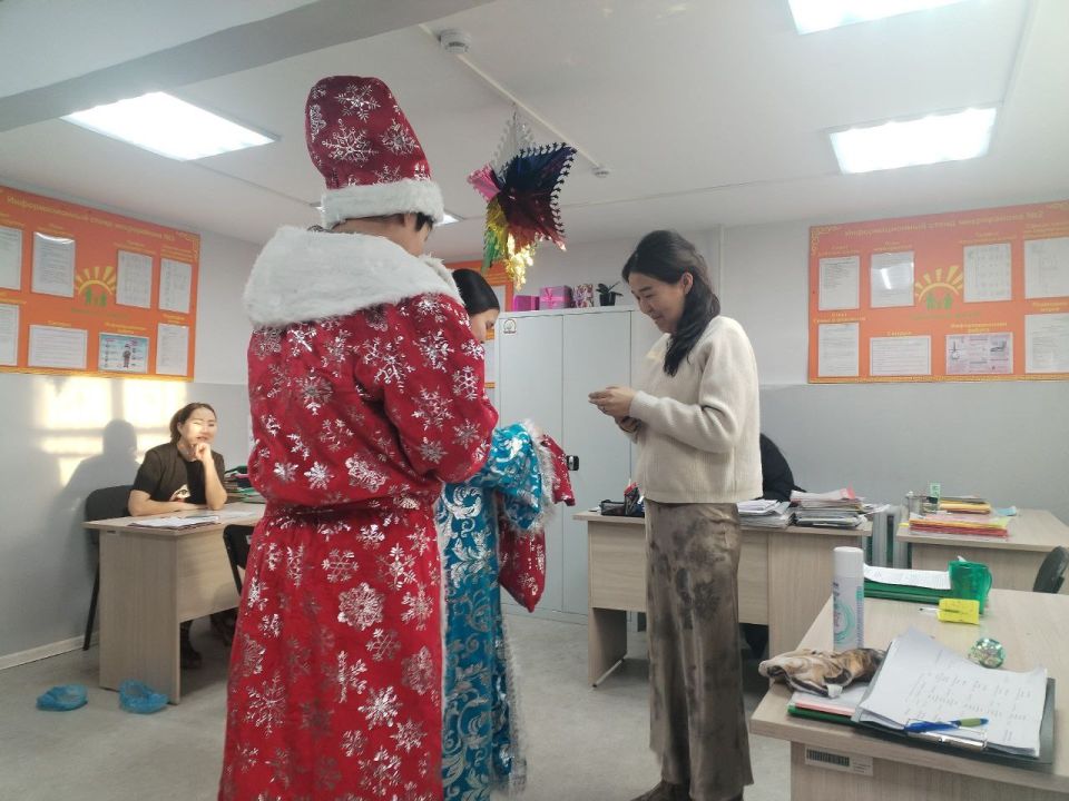 Школьники Ак-Довурака поздравили соцработников в рамках акции «Российский детский Дед Мороз»