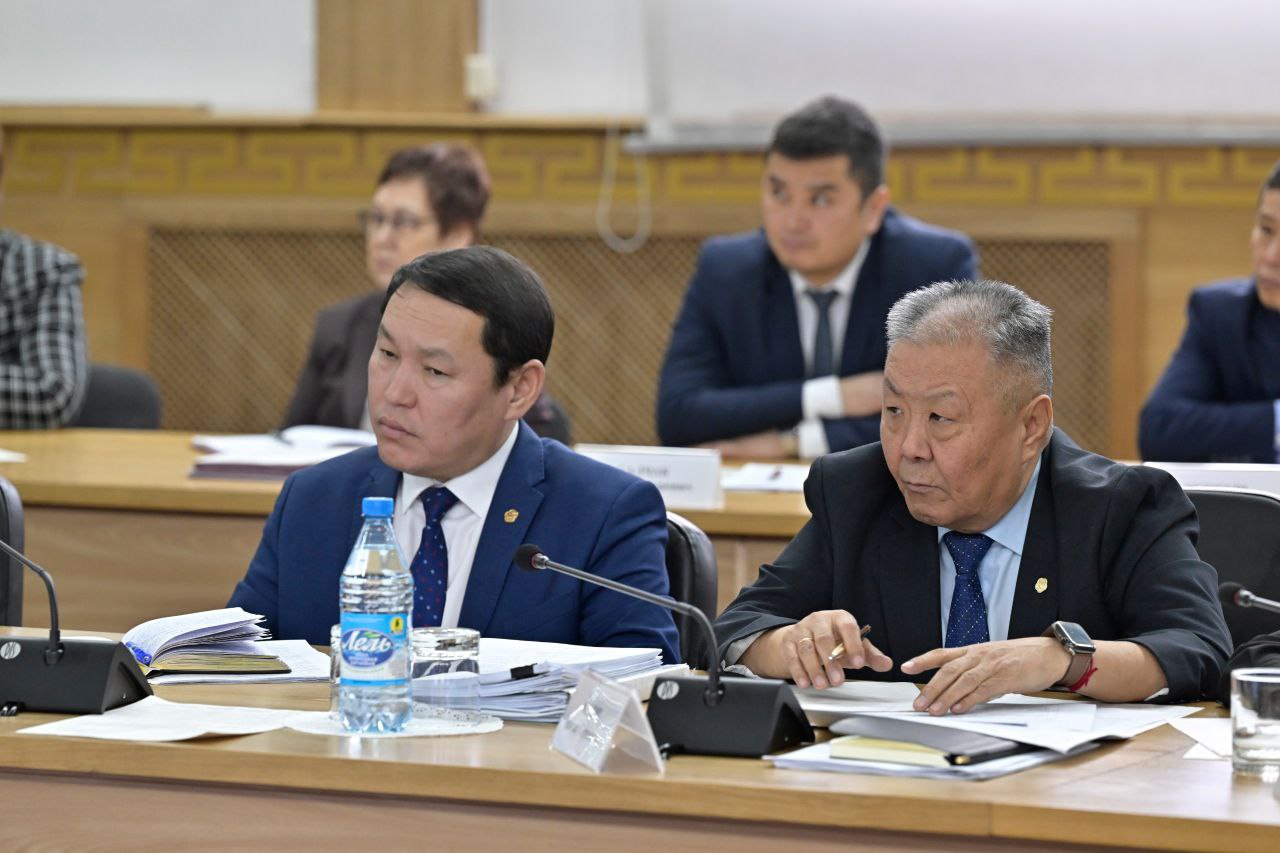 Глава Тувы провел итоговое аппаратное совещание года, поставив задачи по обеспечению безопасности в период новогодних праздников Глава Тувы провел итоговое аппаратное совещание года, поставив задачи по обеспечению безопасности в период новогодних праздников