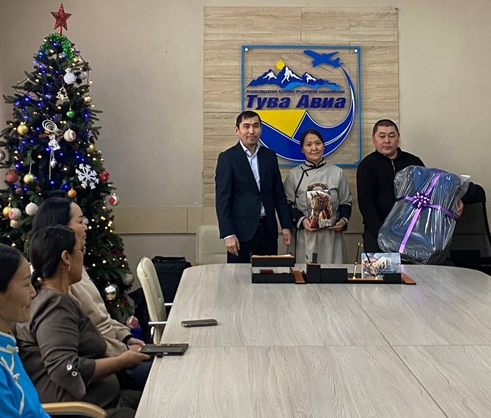 19 многодетных семей Тувы получили в подарок детские автокресла в рамках акции Миндортранса 19 многодетных семей Тувы получили в подарок детские автокресла в рамках акции Миндортранса