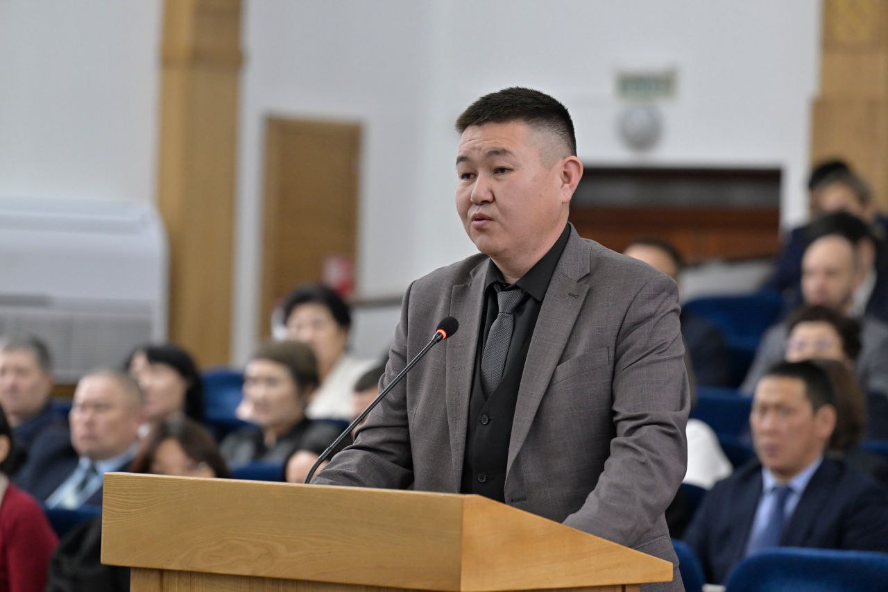 Глава Тувы провел итоговое аппаратное совещание года, поставив задачи по обеспечению безопасности в период новогодних праздников Глава Тувы провел итоговое аппаратное совещание года, поставив задачи по обеспечению безопасности в период новогодних праздников