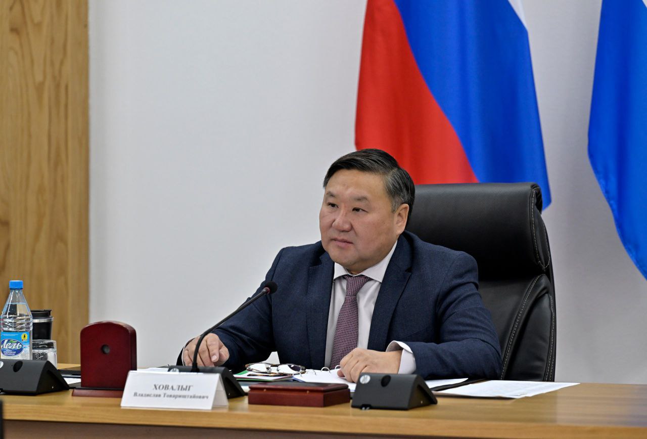 Глава Тувы провел итоговое аппаратное совещание года, поставив задачи по обеспечению безопасности в период новогодних праздников Глава Тувы провел итоговое аппаратное совещание года, поставив задачи по обеспечению безопасности в период новогодних праздников