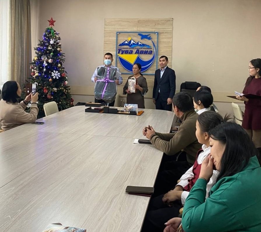 19 многодетных семей Тувы получили в подарок детские автокресла в рамках акции Миндортранса