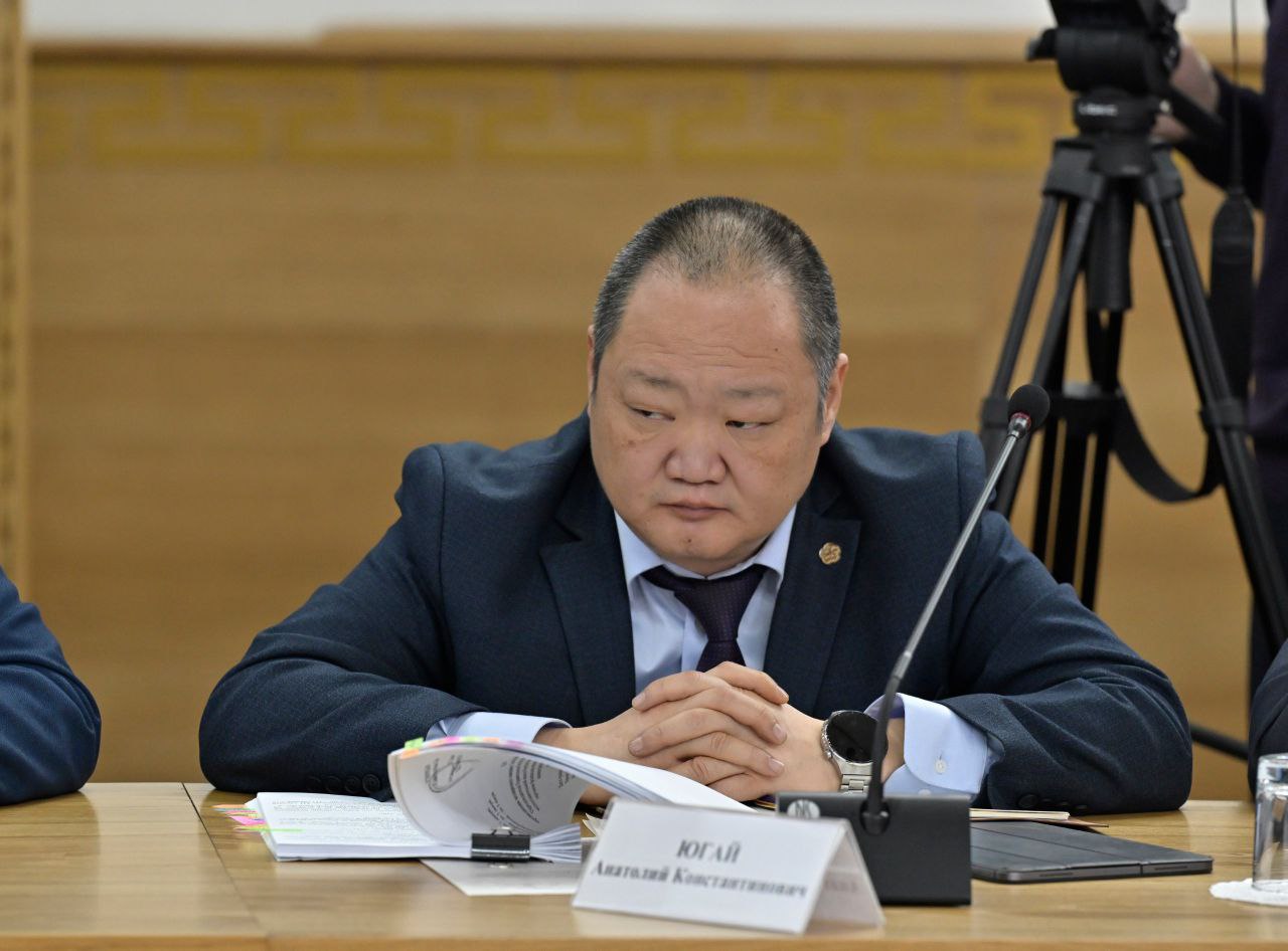 Глава Тувы провел итоговое аппаратное совещание года, поставив задачи по обеспечению безопасности в период новогодних праздников Глава Тувы провел итоговое аппаратное совещание года, поставив задачи по обеспечению безопасности в период новогодних праздников