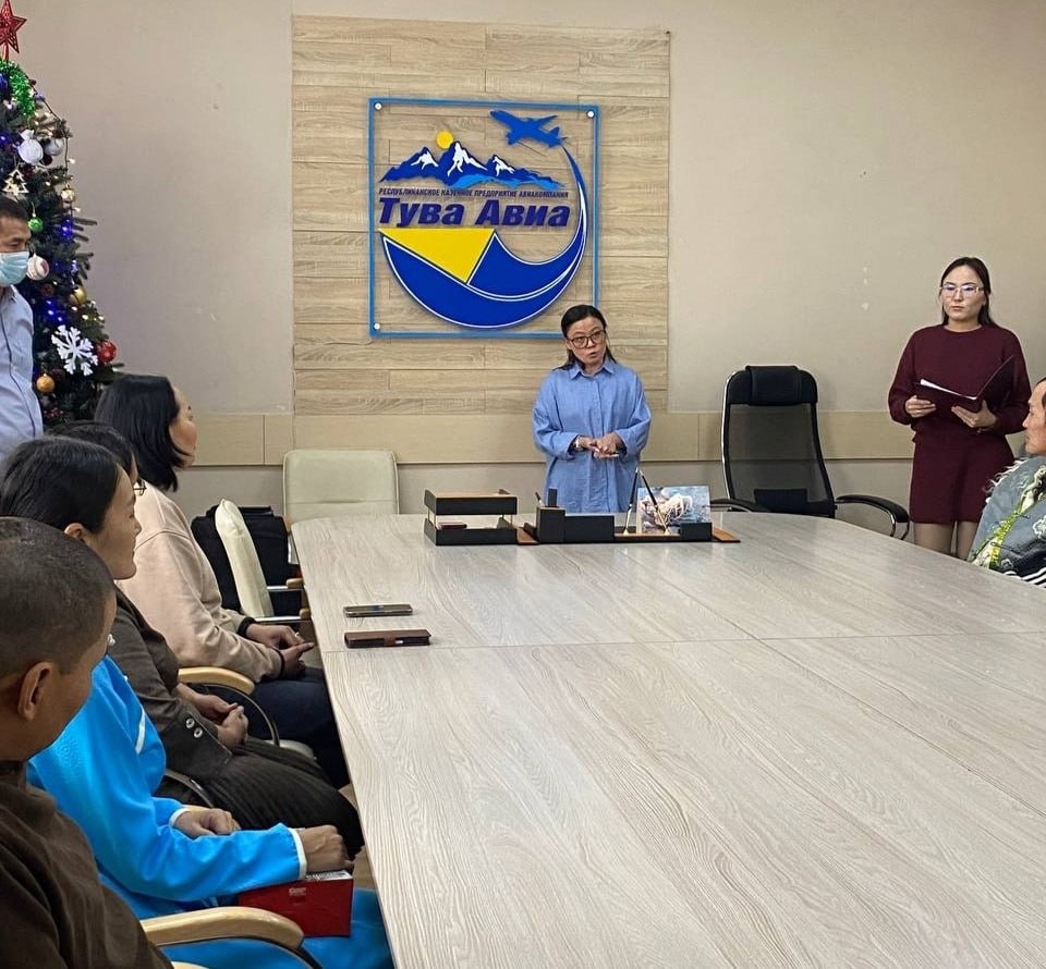 19 многодетных семей Тувы получили в подарок детские автокресла в рамках акции Миндортранса 19 многодетных семей Тувы получили в подарок детские автокресла в рамках акции Миндортранса