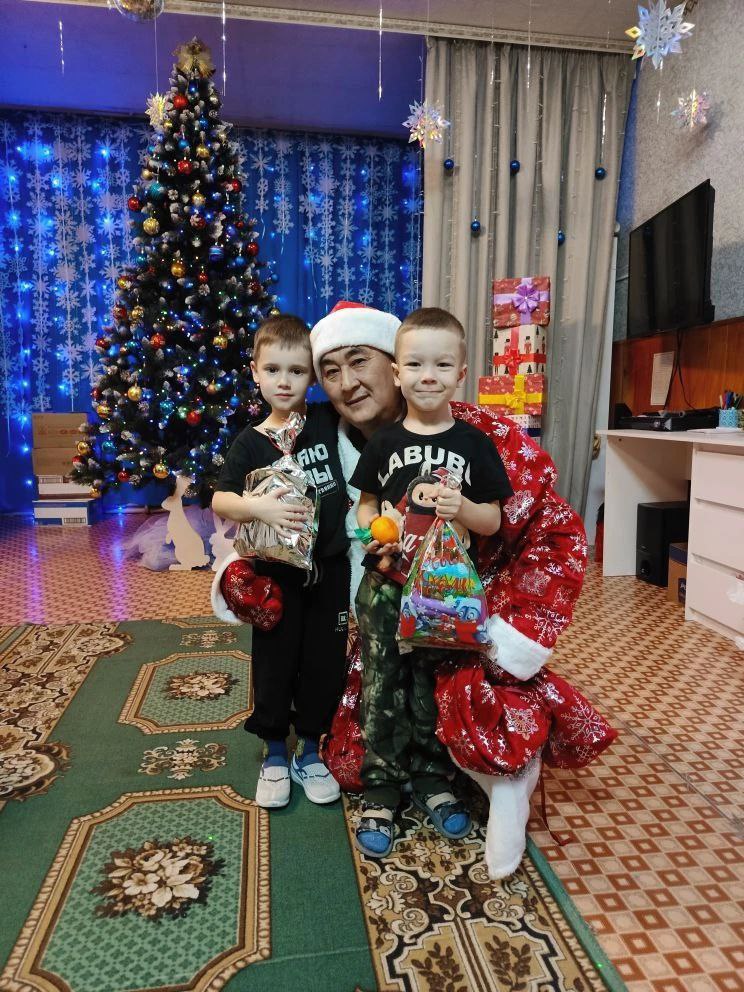 Глава Тувы поздравил подшефный детский сад в ЛНР через своего спецпредставителя