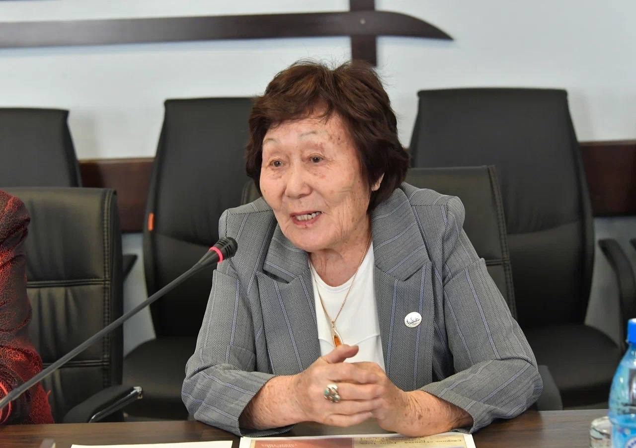 Президент России наградил жителей Тувы орденом «Родительская слава» и медалью «За заслуги перед Отечеством» Президент России наградил жителей Тувы орденом «Родительская слава» и медалью «За заслуги перед Отечеством»