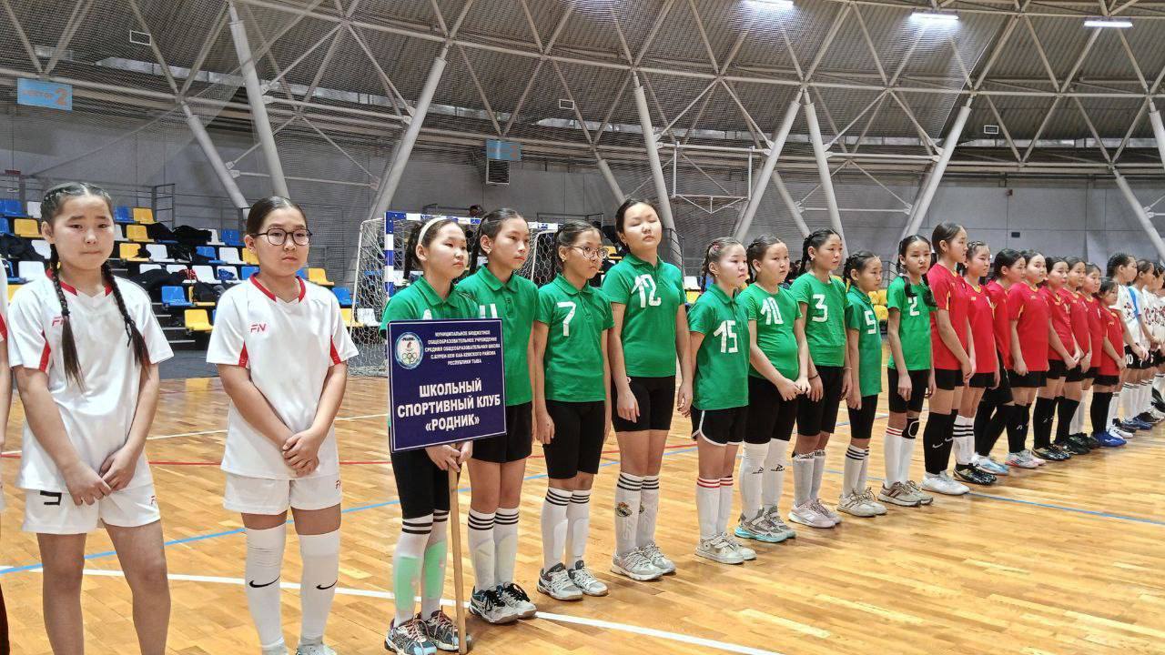 В Туве стартовал региональный этап всероссийского проекта «Футбол в школе» В Туве стартовал региональный этап всероссийского проекта «Футбол в школе»