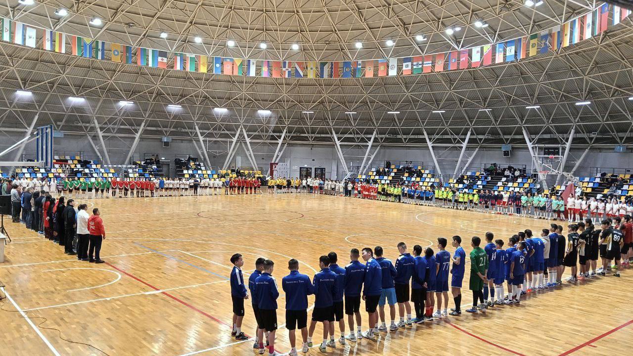 В Туве стартовал региональный этап всероссийского проекта «Футбол в школе» В Туве стартовал региональный этап всероссийского проекта «Футбол в школе»