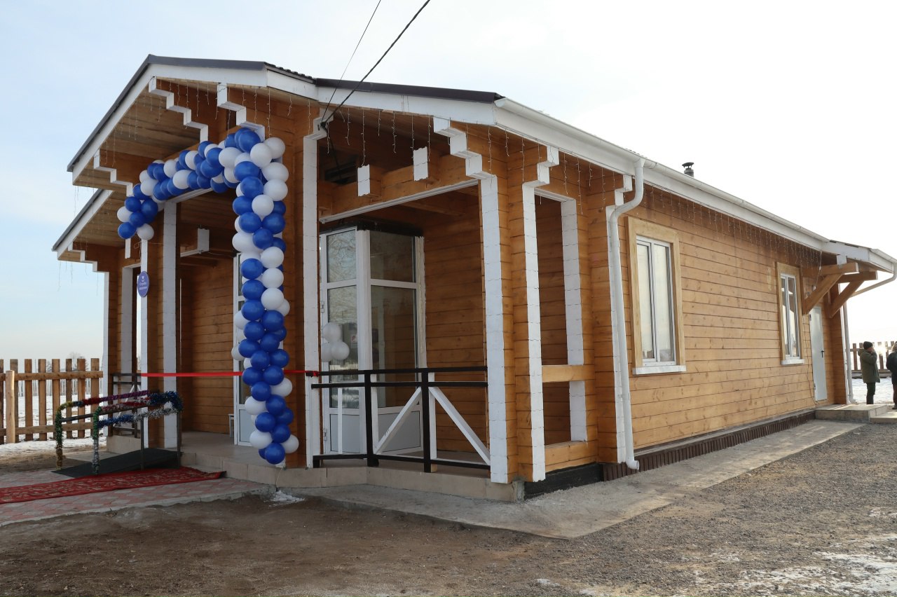 Открытие фельдшерско-акушерского пункта в селе Аксы-Барлык и врачебной амбулатории в селе Эрги-Барлык Барун-Хемчикского кожууна состоялось вчера в торжественной обстановке Открытие фельдшерско-акушерского пункта в селе Аксы-Барлык и врачебной амбулатории в селе Эрги-Барлык Барун-Хемчикского кожууна состоялось вчера в торжественной обстановке