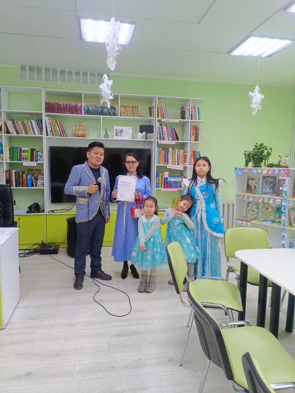 В Ак-Довураке прошёл круглый стол, посвящённый семейным традициям тувинского народа В Ак-Довураке прошёл круглый стол, посвящённый семейным традициям тувинского народа