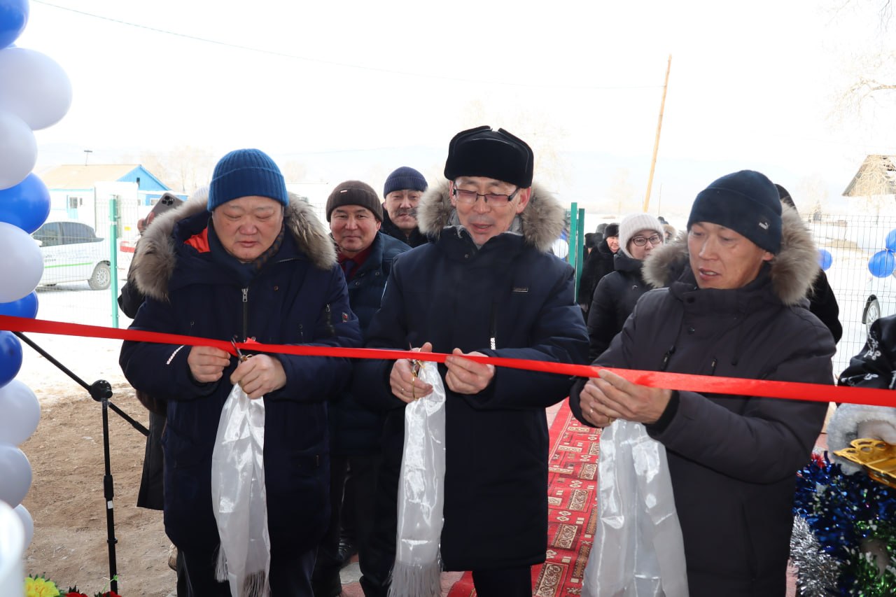 Открытие фельдшерско-акушерского пункта в селе Аксы-Барлык и врачебной амбулатории в селе Эрги-Барлык Барун-Хемчикского кожууна состоялось вчера в торжественной обстановке Открытие фельдшерско-акушерского пункта в селе Аксы-Барлык и врачебной амбулатории в селе Эрги-Барлык Барун-Хемчикского кожууна состоялось вчера в торжественной обстановке