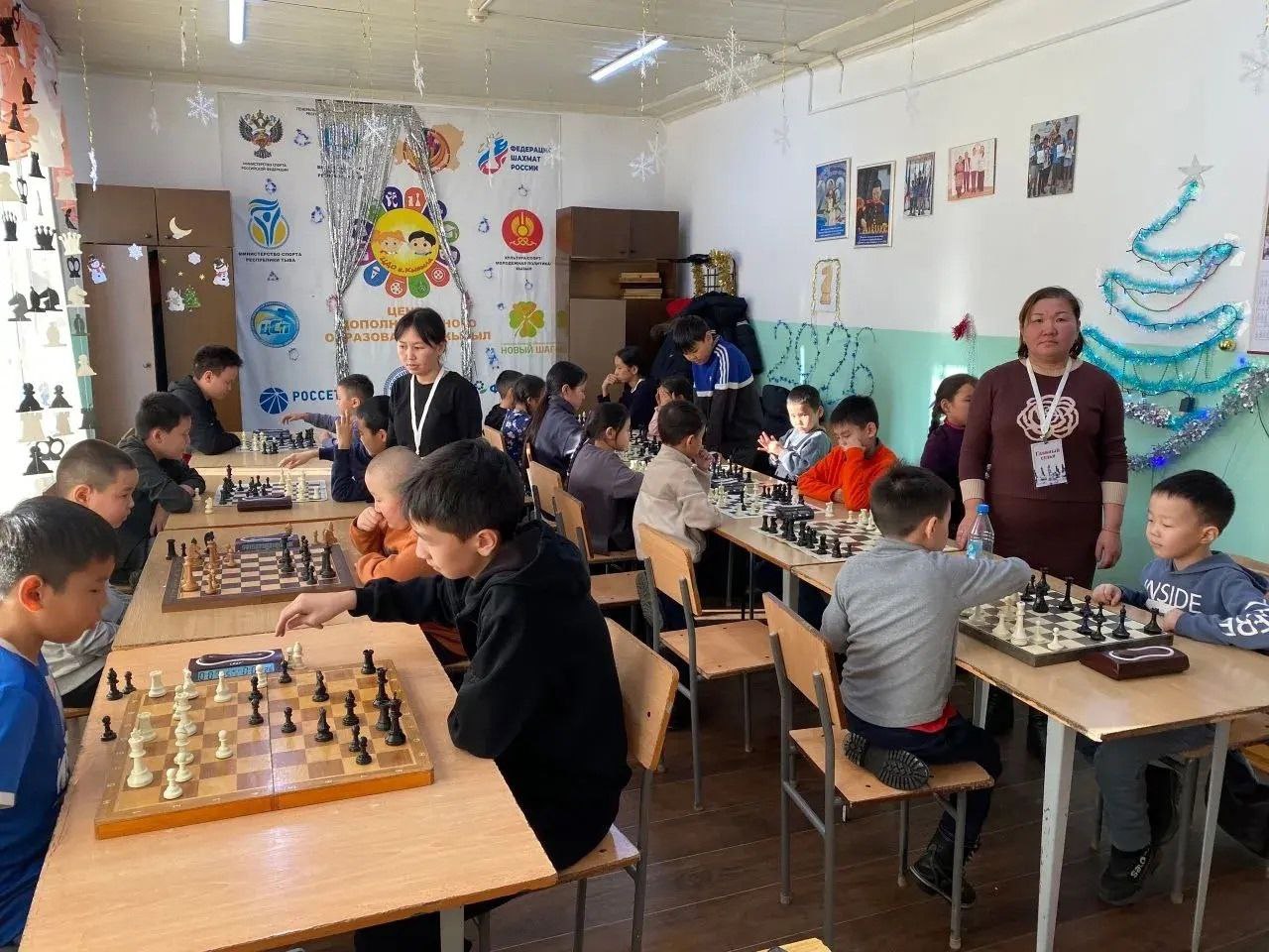 В Туве на школьных каникулах для детей организовано более 300 досуговых центров В Туве на школьных каникулах для детей организовано более 300 досуговых центров