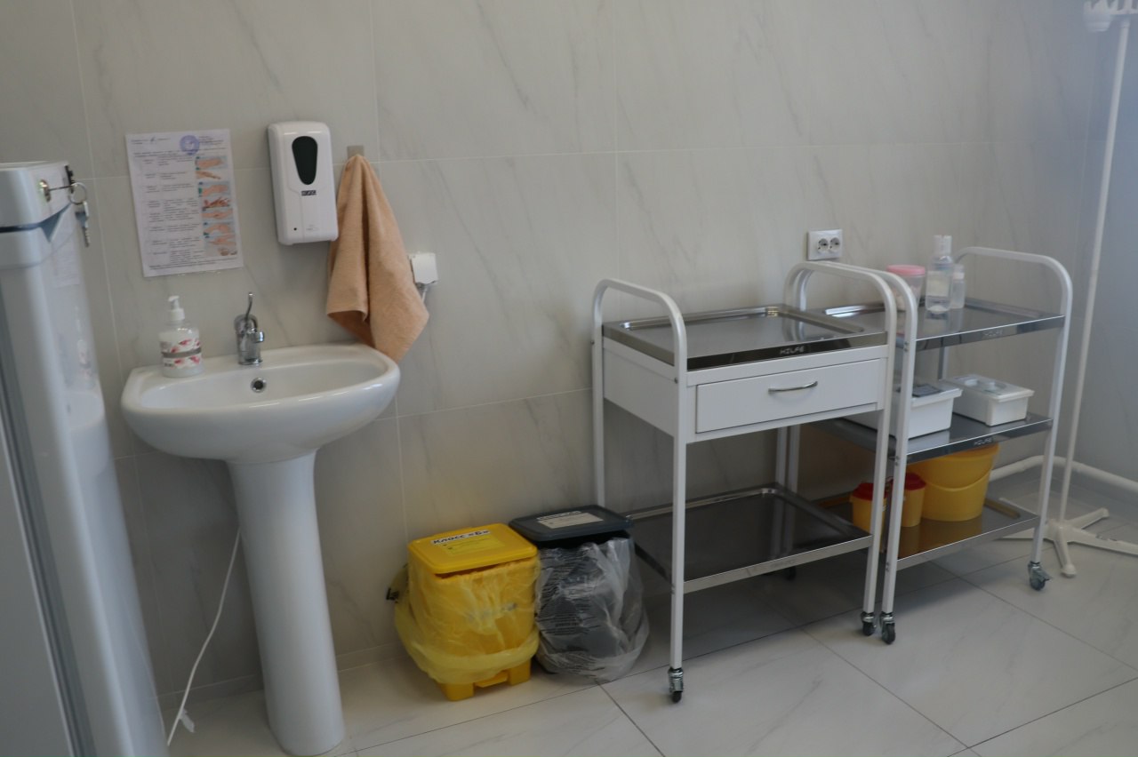 Открытие фельдшерско-акушерского пункта в селе Аксы-Барлык и врачебной амбулатории в селе Эрги-Барлык Барун-Хемчикского кожууна состоялось вчера в торжественной обстановке Открытие фельдшерско-акушерского пункта в селе Аксы-Барлык и врачебной амбулатории в селе Эрги-Барлык Барун-Хемчикского кожууна состоялось вчера в торжественной обстановке