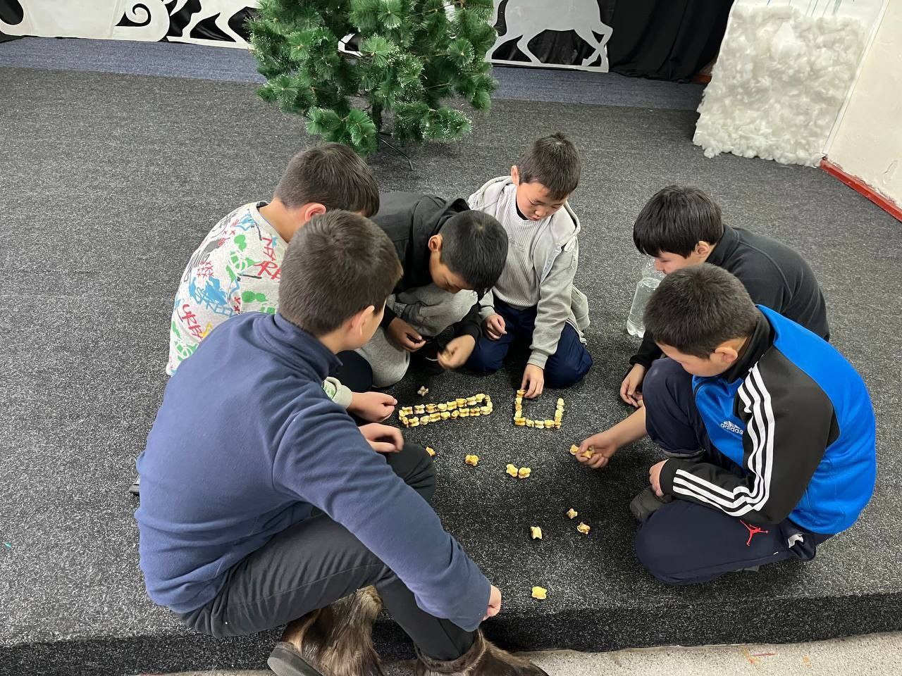 В Туве на школьных каникулах для детей организовано более 300 досуговых центров В Туве на школьных каникулах для детей организовано более 300 досуговых центров