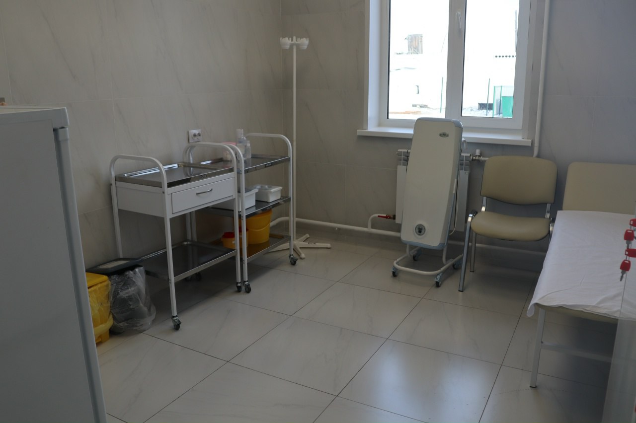 Открытие фельдшерско-акушерского пункта в селе Аксы-Барлык и врачебной амбулатории в селе Эрги-Барлык Барун-Хемчикского кожууна состоялось вчера в торжественной обстановке Открытие фельдшерско-акушерского пункта в селе Аксы-Барлык и врачебной амбулатории в селе Эрги-Барлык Барун-Хемчикского кожууна состоялось вчера в торжественной обстановке