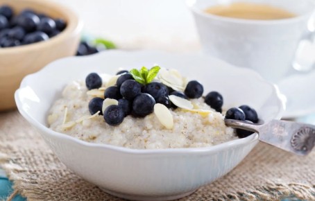 Переход на легкое питание: как смузи и каши помогают восстановиться