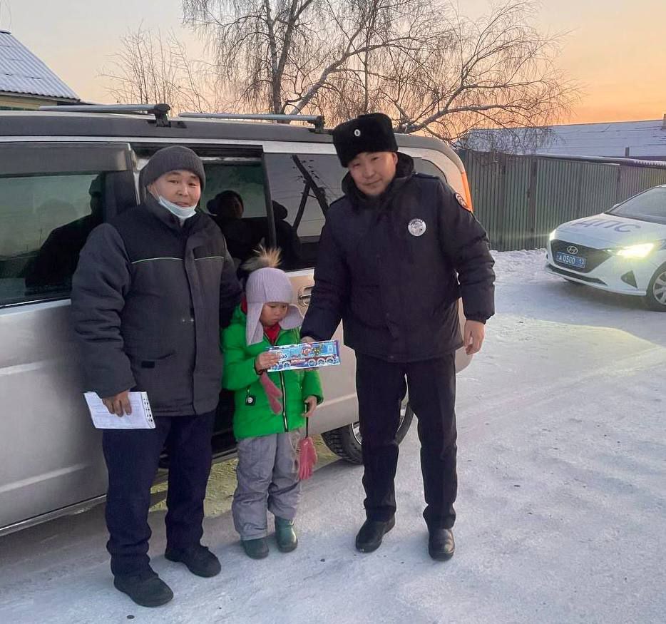 «Новогодний патруль ДПС» Шагонара с заботой о детях